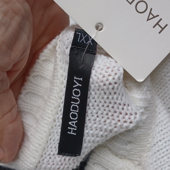 HAODUOYI designer Cream Reindeer sweater, 22" Ptp - Picture 6 of 7